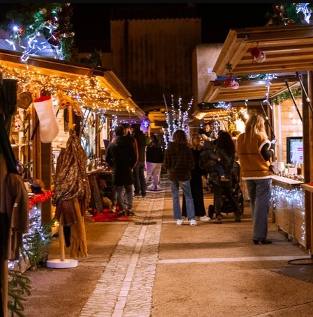 Festi di Natale in Bunifaziu : vivez la magie du marché de Noel de Bonifacio avec Villa Madra.